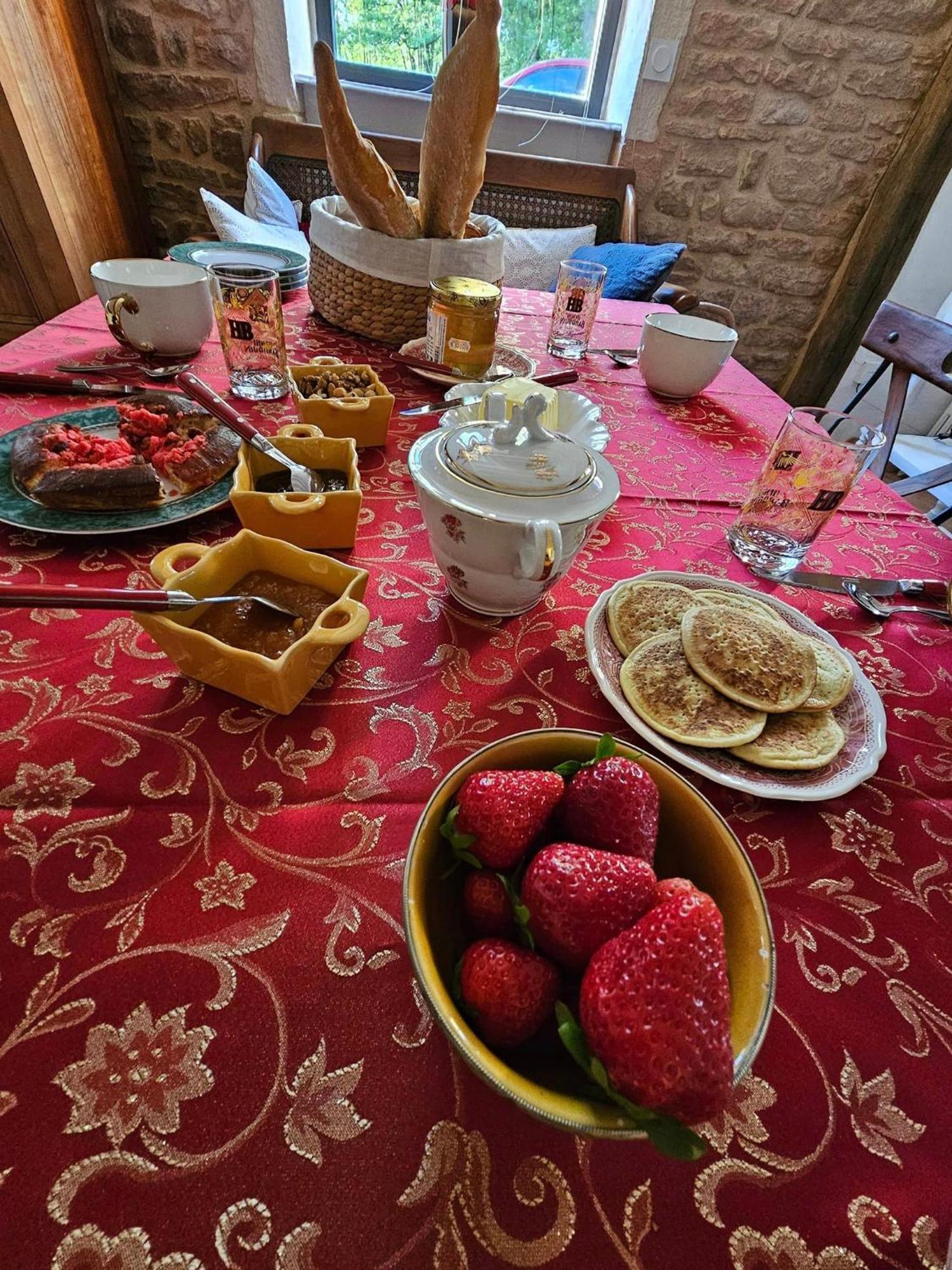 Le Moulin De Chazelle Bed & Breakfast Cormatin Eksteriør bilde